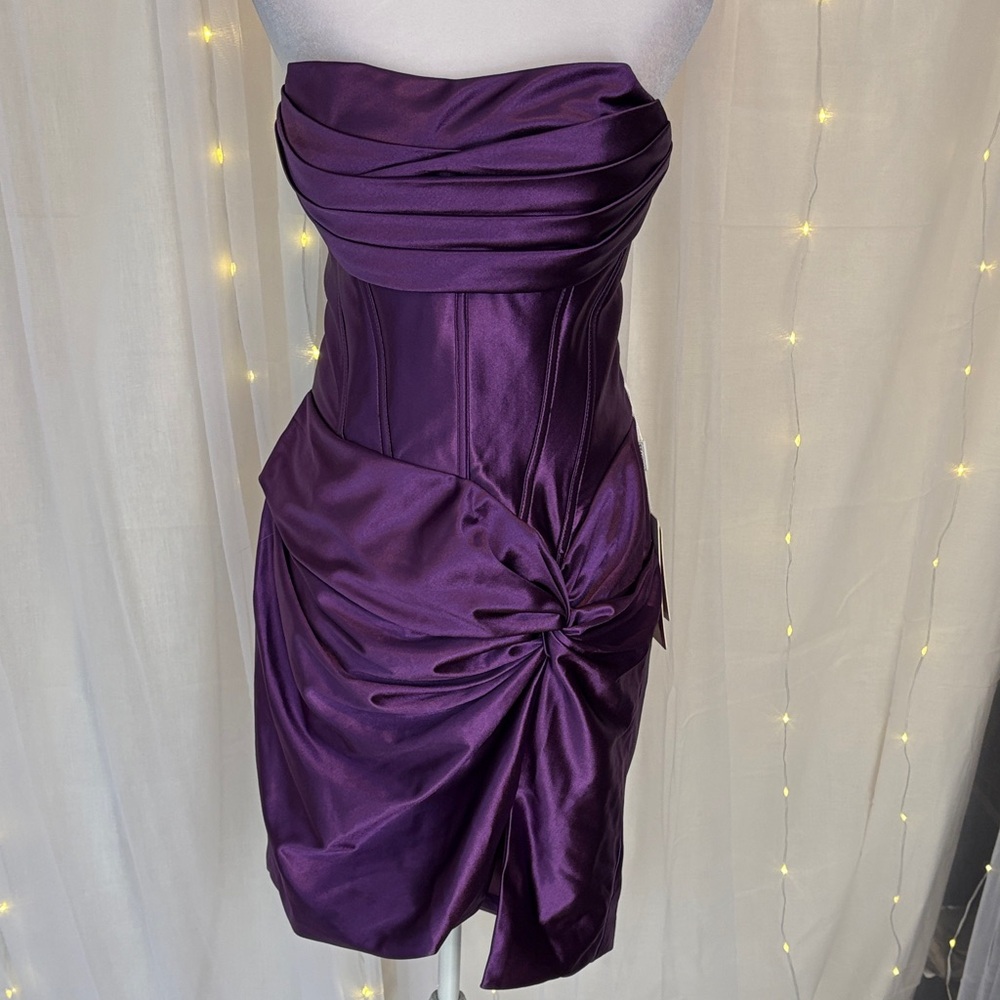 Chic Strapless Satin Dress in Deep Purple